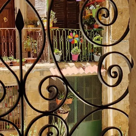 Salt 54 By Savynomad Harbour Residences Βαλέτα